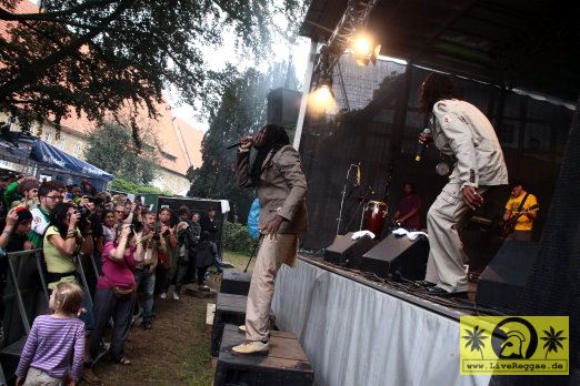 Suga Roy (Jam) with Conrad Crystal and The House Of Riddim Band 17. Reggae Jam Festival, Bersenbrueck 07. August 2011 (6).JPG